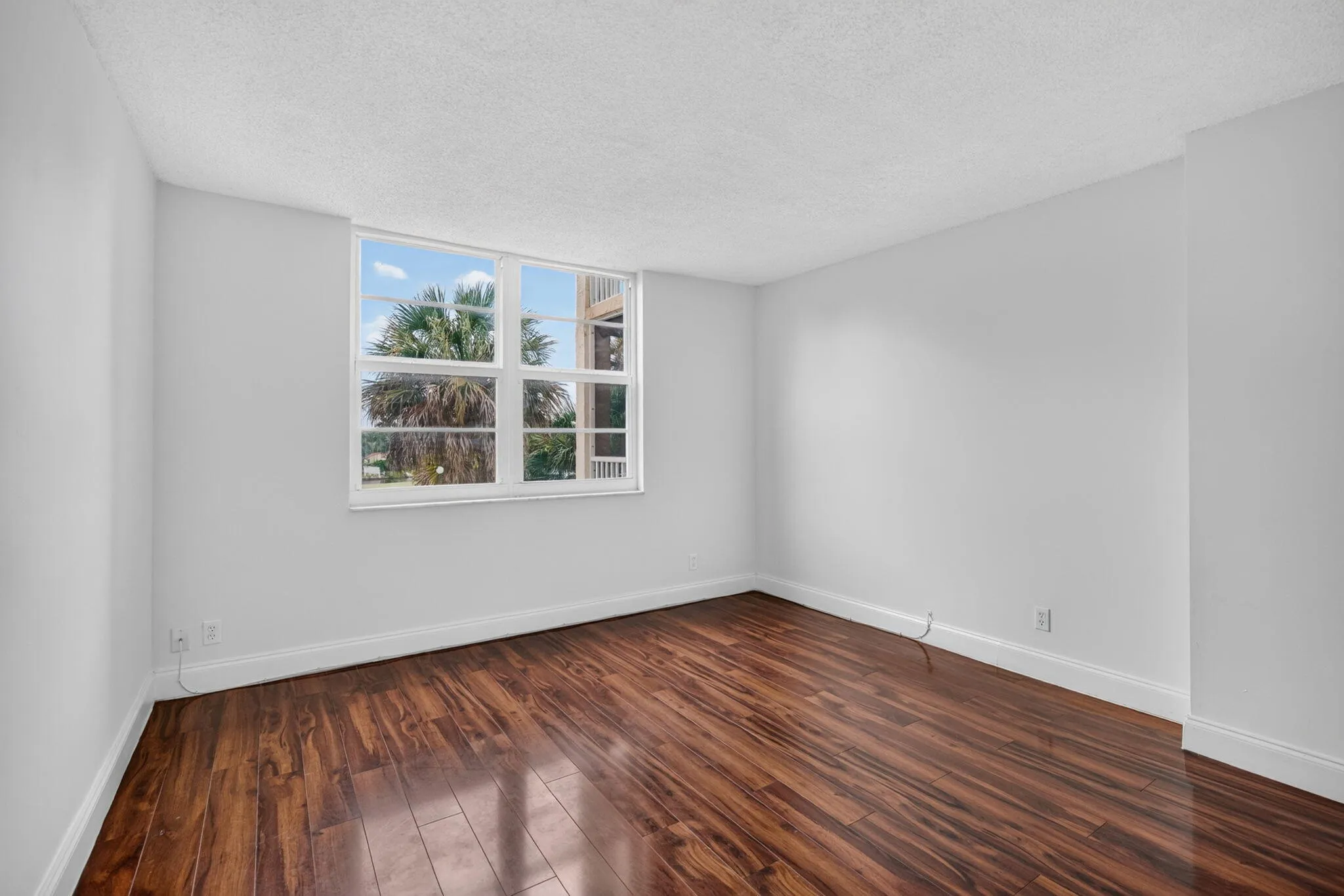 09 Primary Bedroom