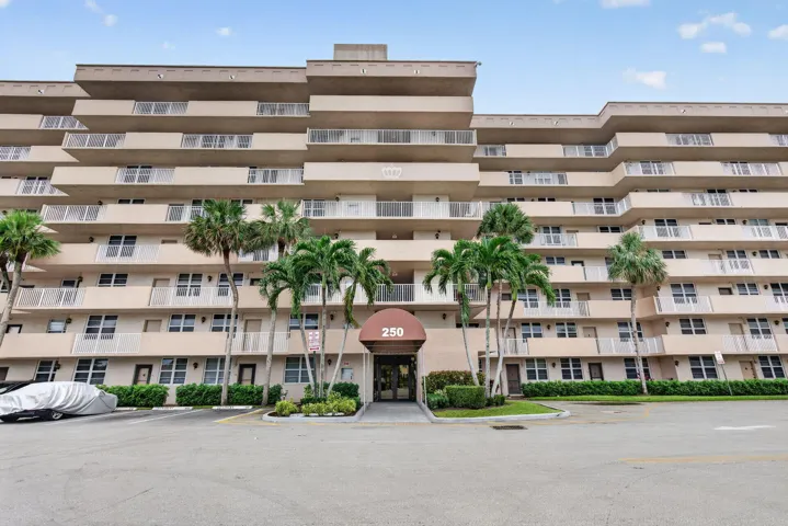 22 Front Exterior