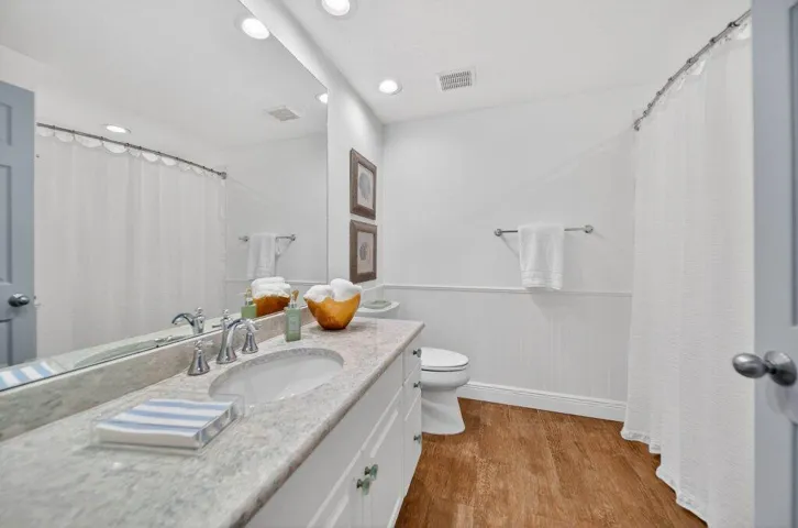 guestbath1.jpg-SMALL