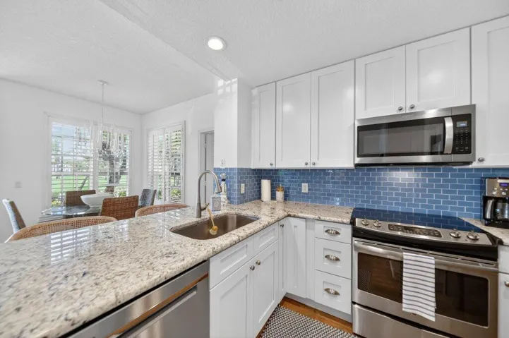 kitchen4.jpg-SMALL