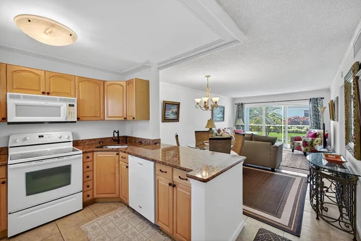 kitchen/living room