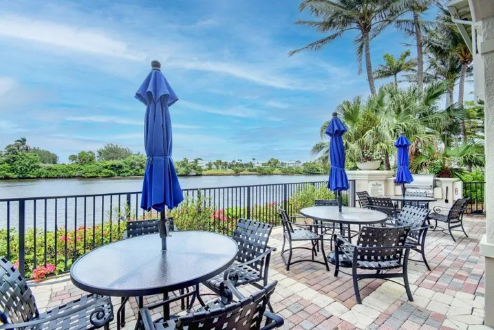 BACK PATIO CLUBHOUSE
