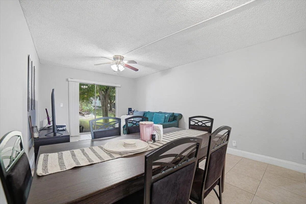 22-Dining Area