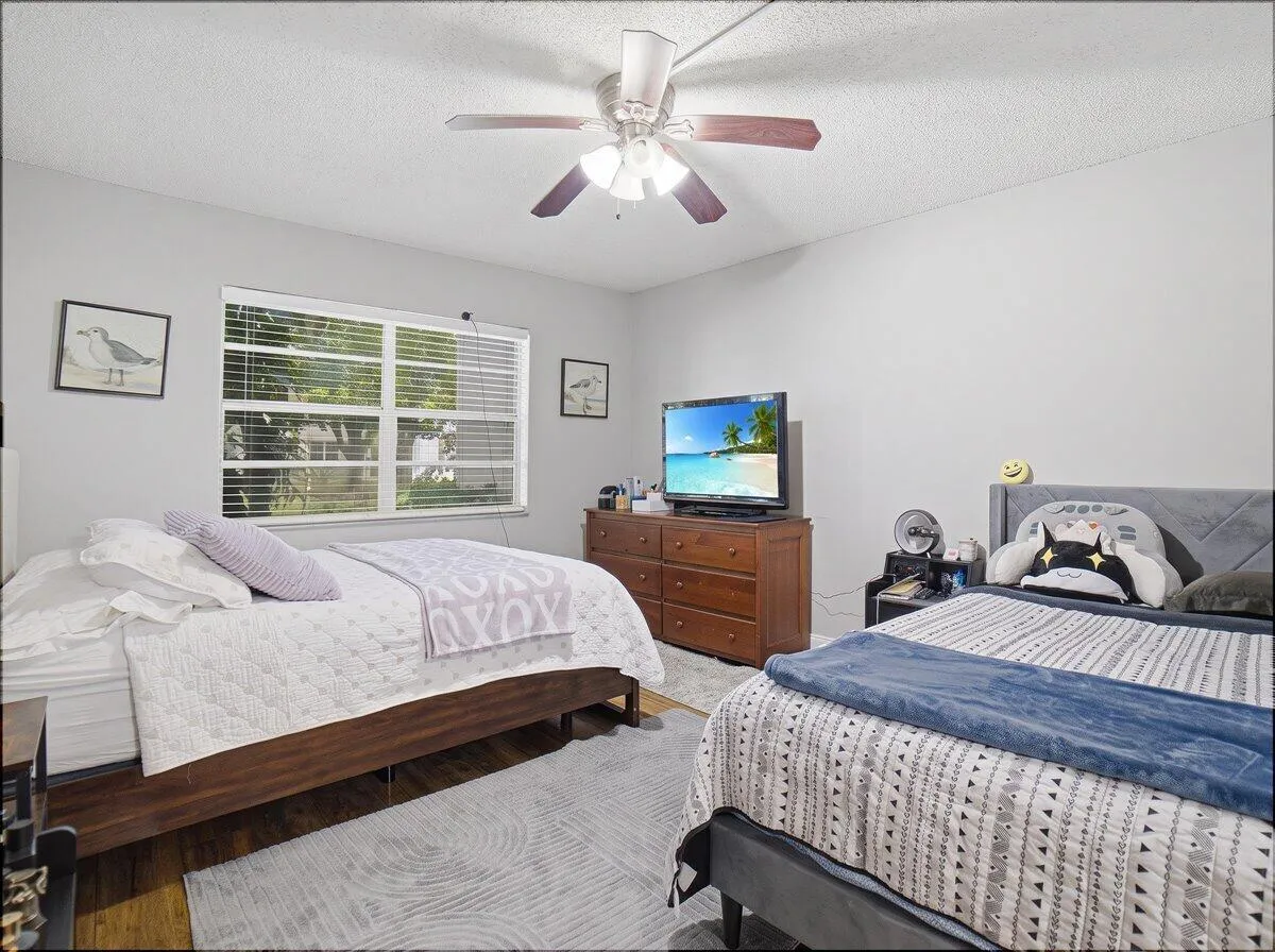 06-Bedroom1