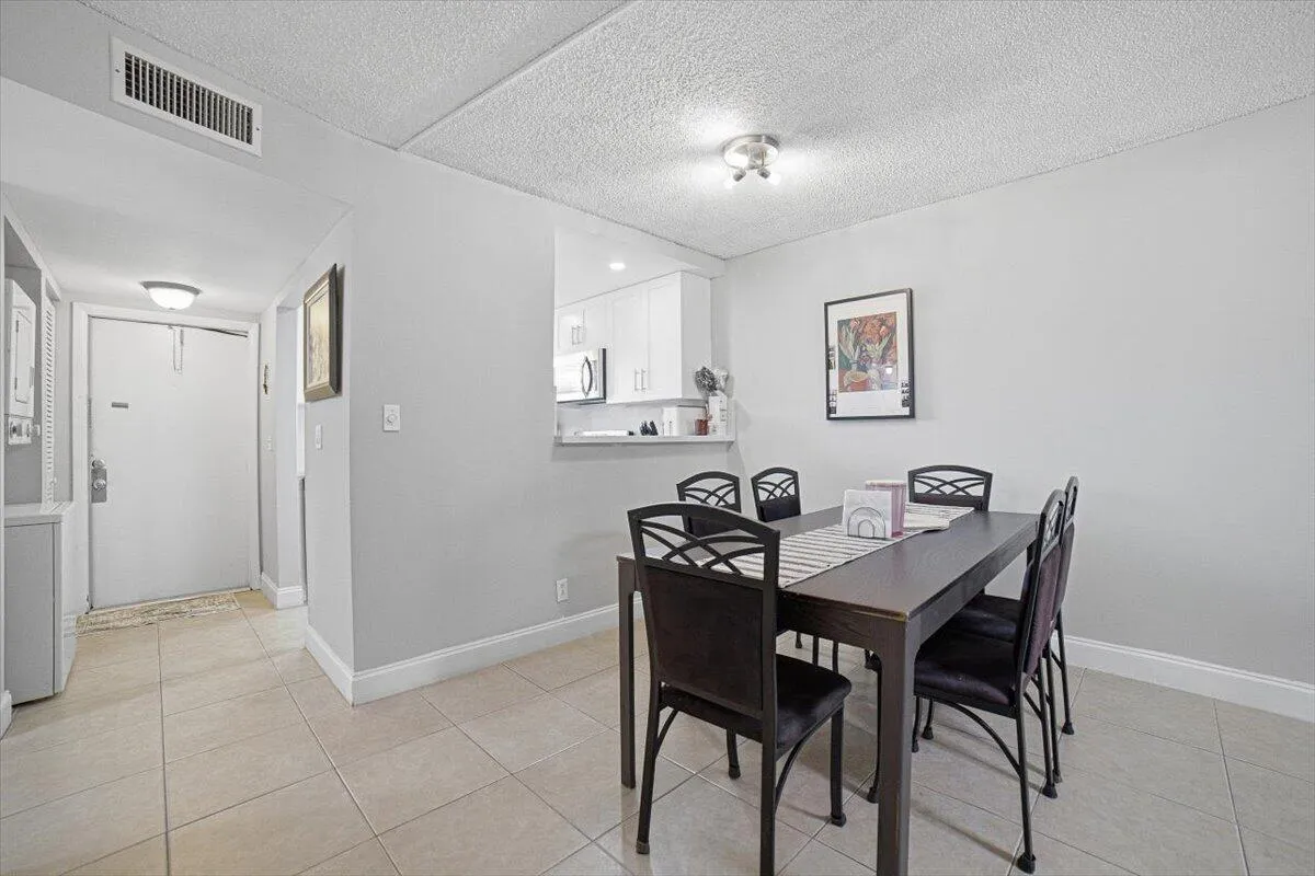 24-Dining Area-C