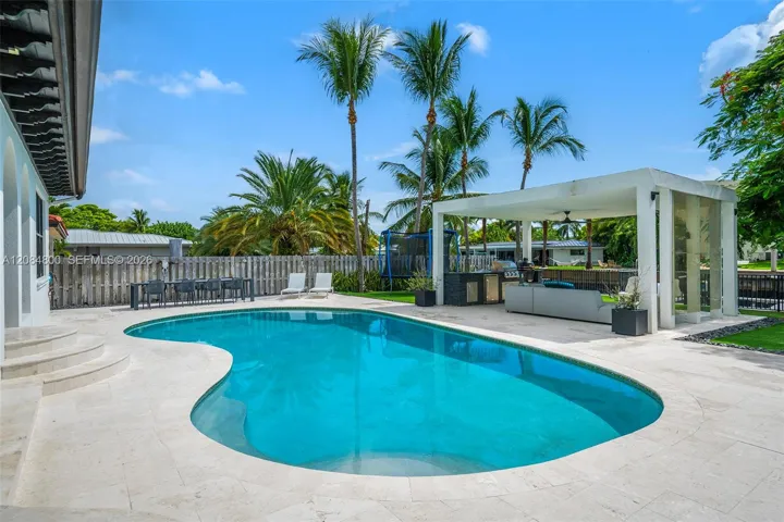 Expansive decking