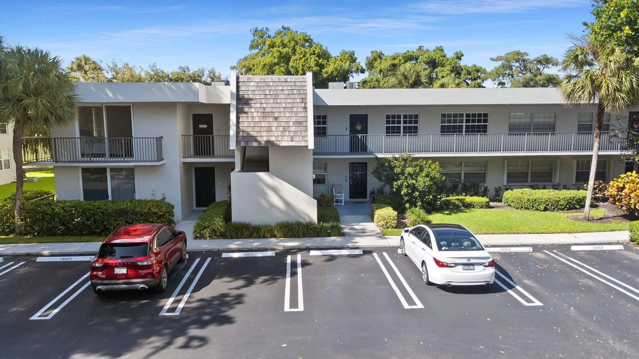 Corner unit 208 is located on second floor, left corner