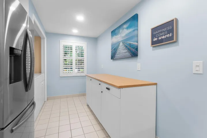 Kitchen & Laundry