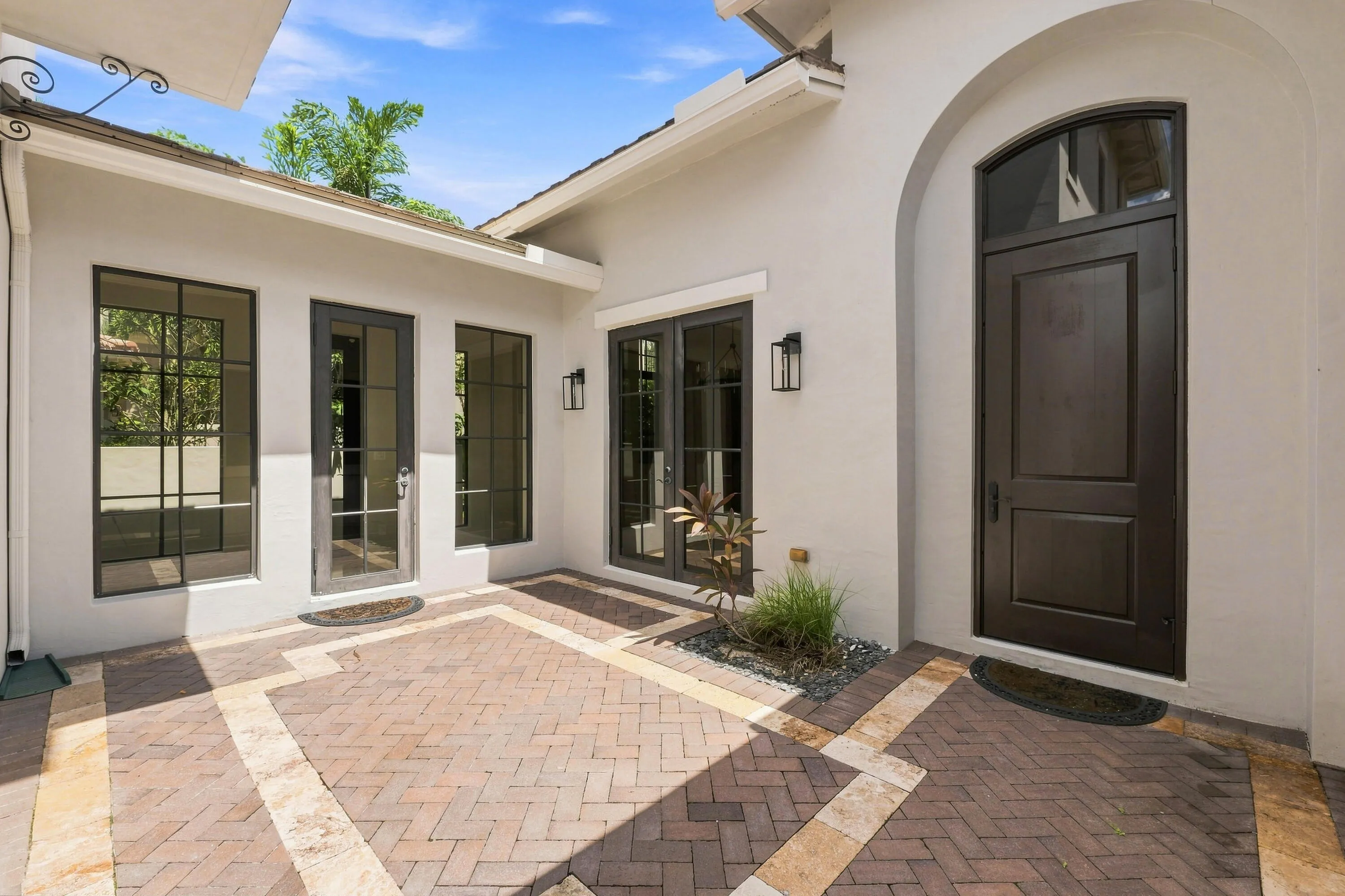 Covered entryway with updated exterior details