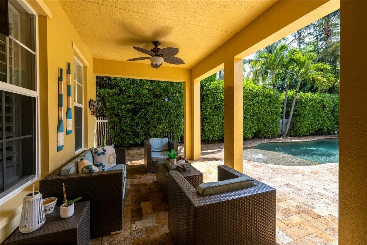 COVERED BACK PATIO