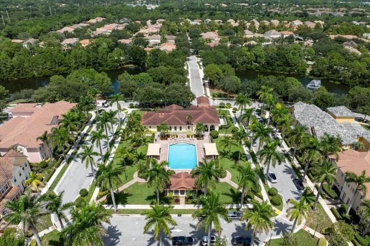 CLUB HOUSE