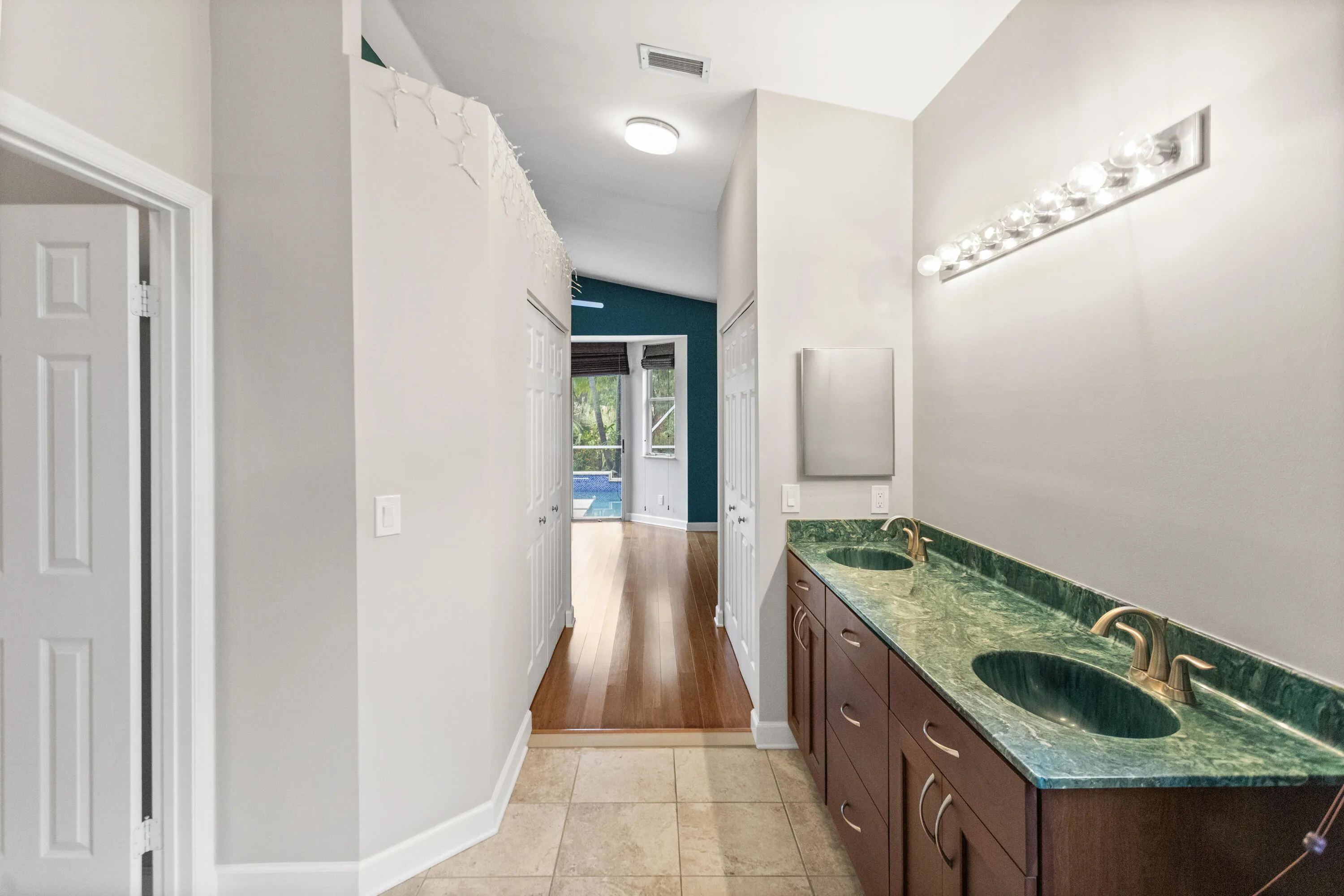 Primary bath