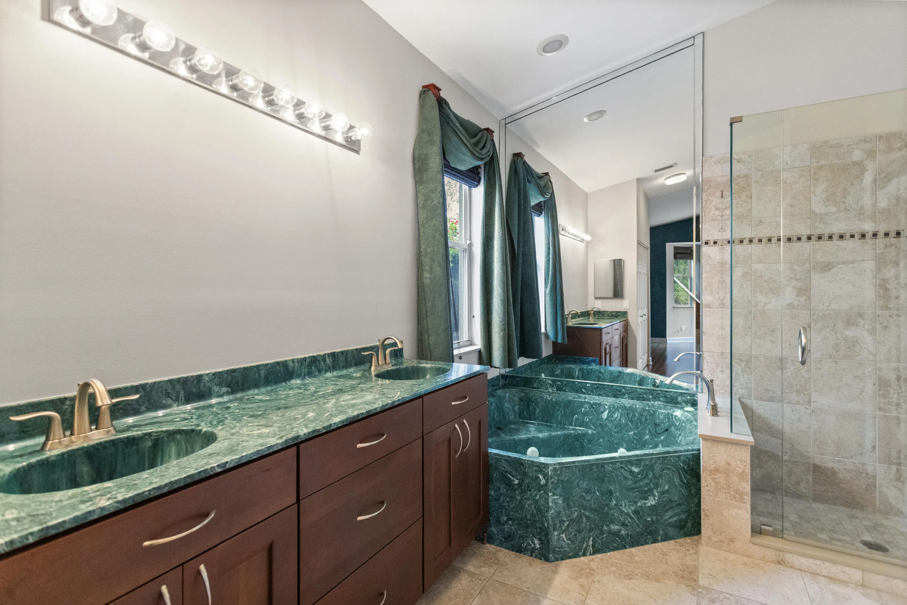 Primary bath