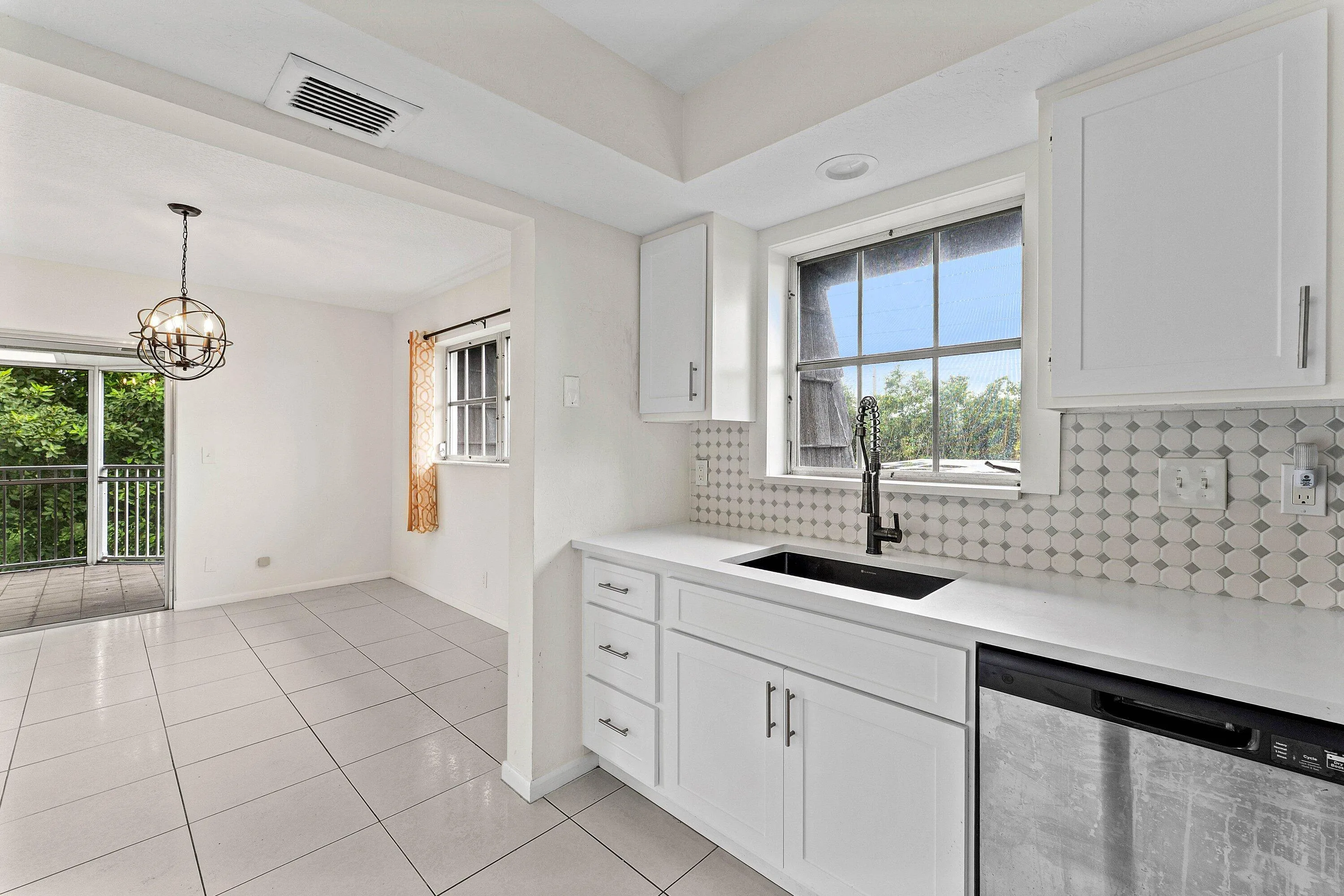 007-408PineTreeCourt-12-Atlantis-FL-3346