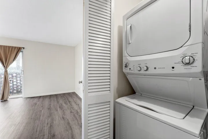 019-408PineTreeCourt-12-Atlantis-FL-3346