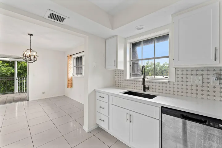 007-408PineTreeCourt-12-Atlantis-FL-3346