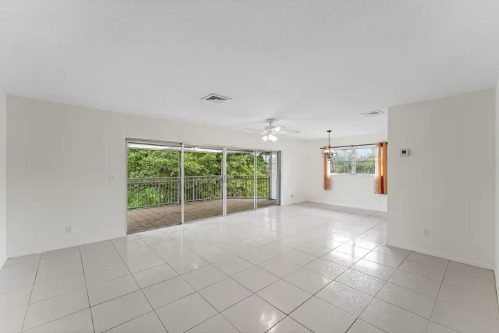 010-408PineTreeCourt-12-Atlantis-FL-3346