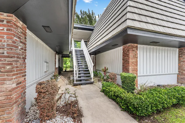 002-408PineTreeCourt-12-Atlantis-FL-3346