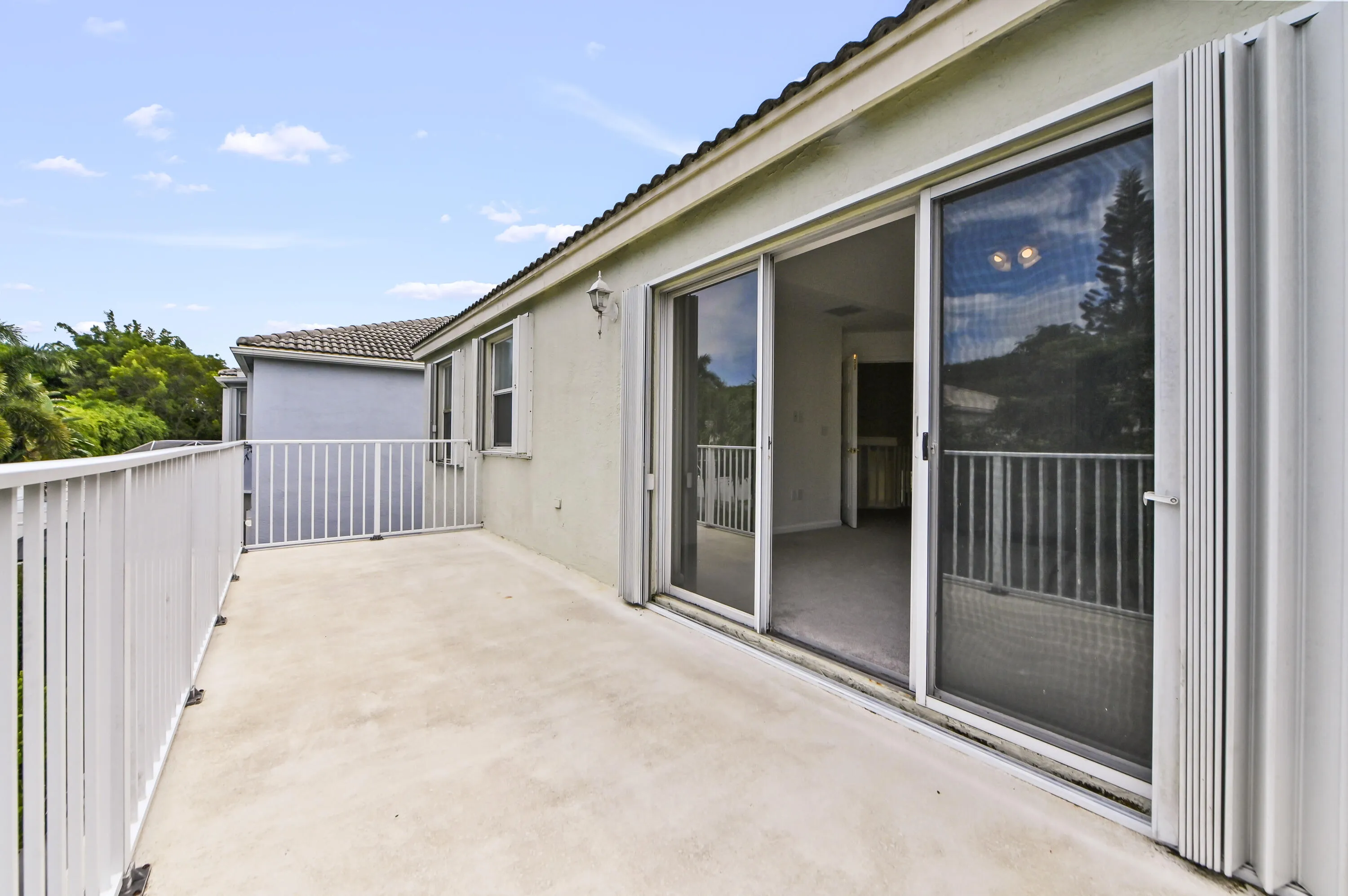 34 Patio 02