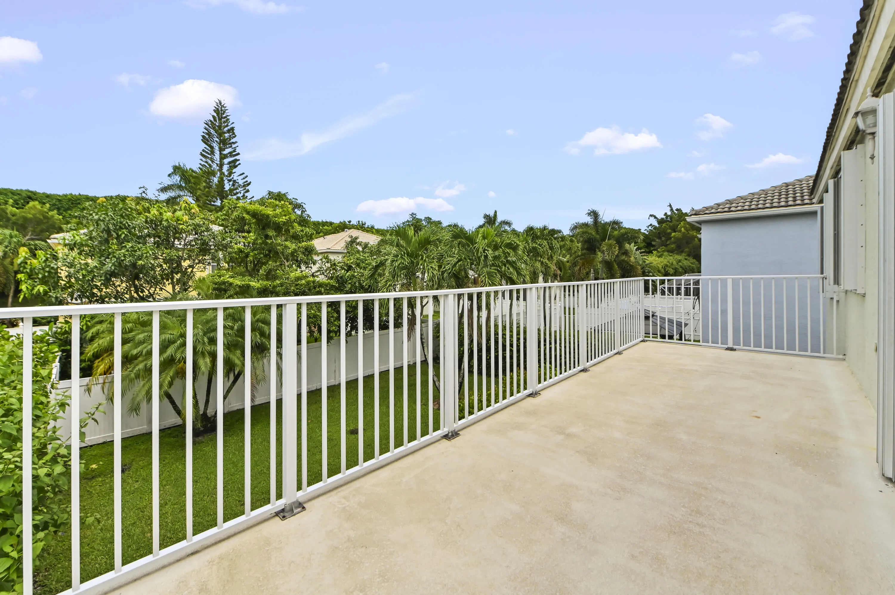 33 Patio 01