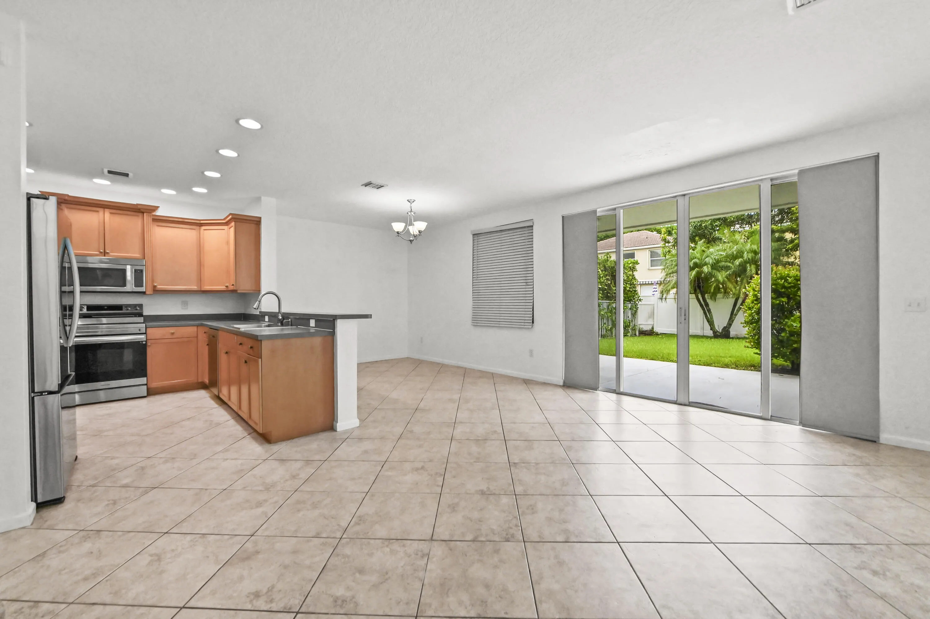 07 Dining room 01