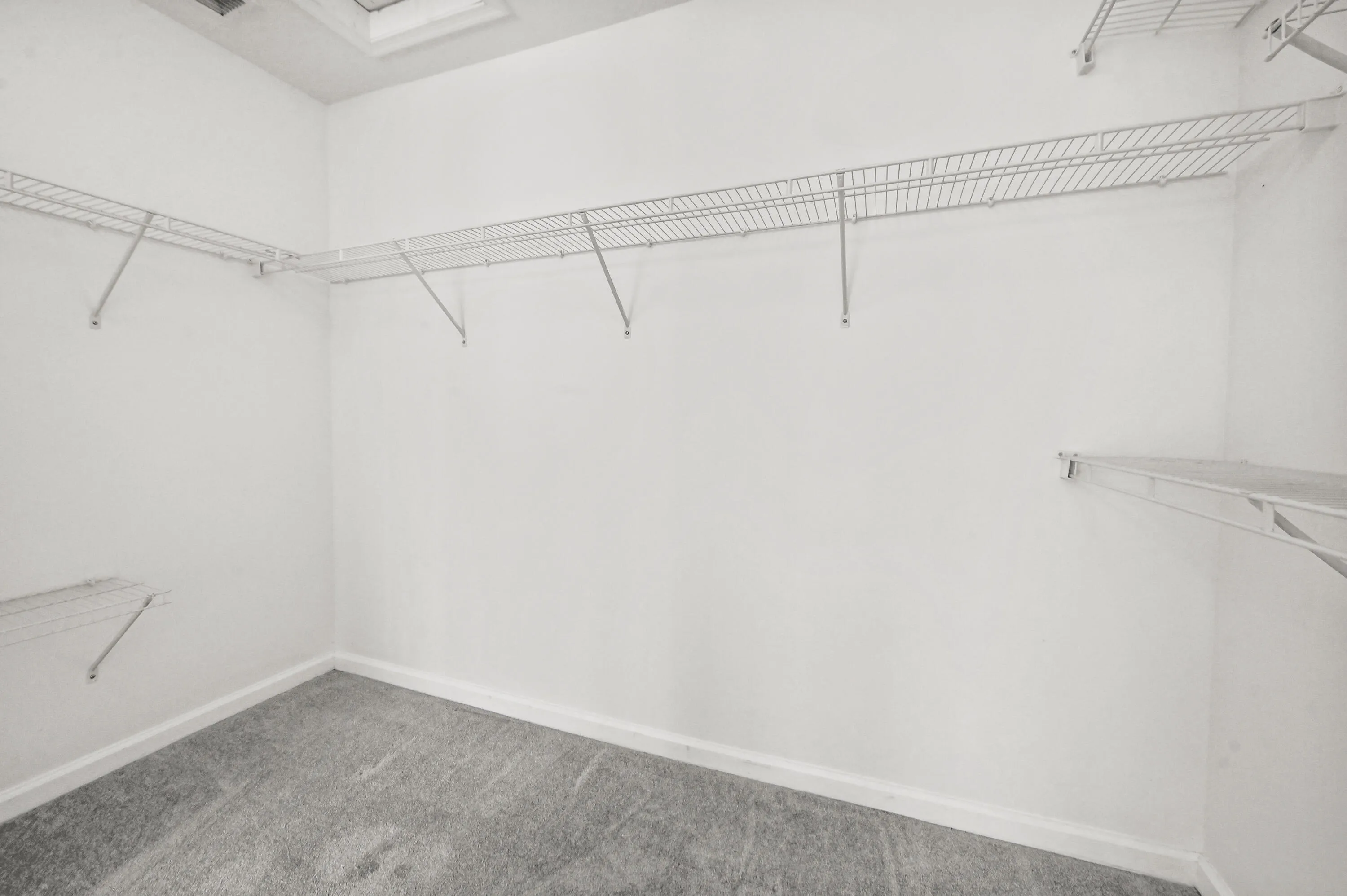 30 Closet 01