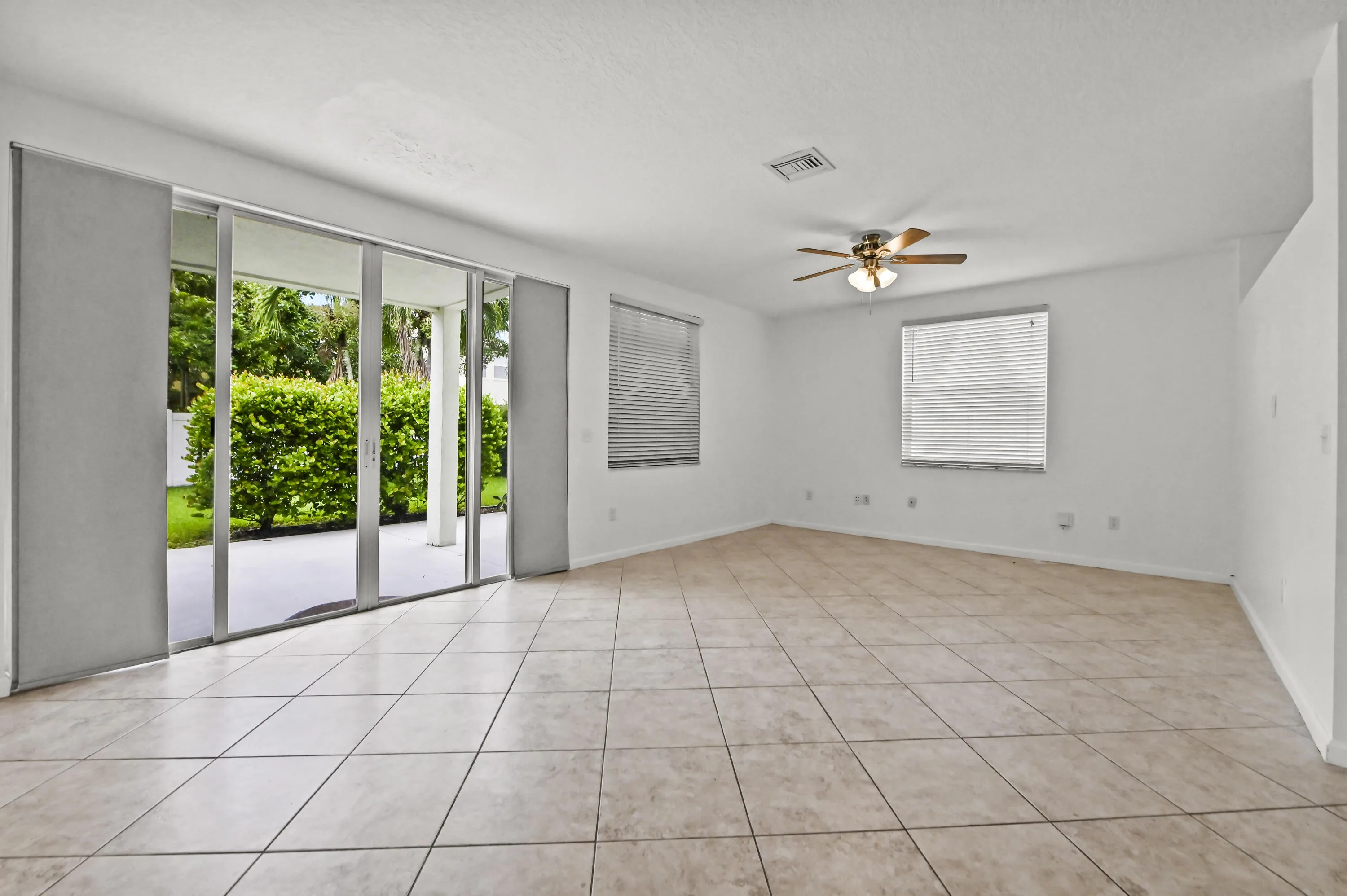 09 Dining room 03