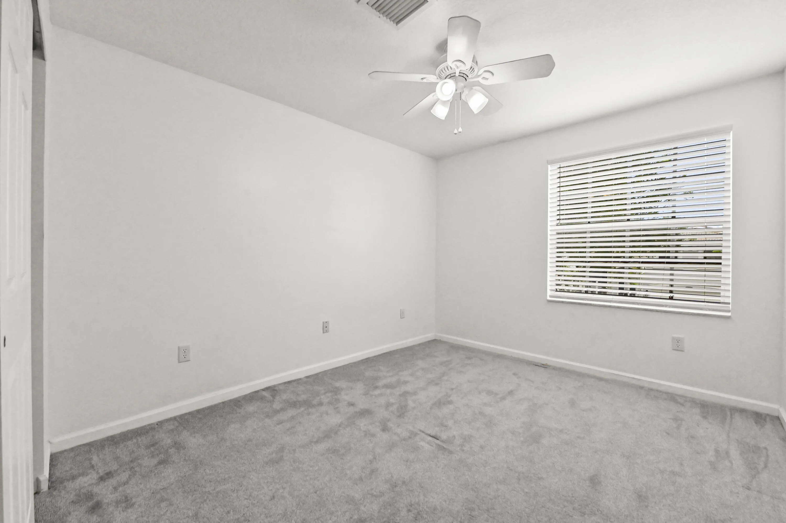 22 Bedroom 01