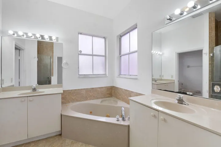 8911 NW 178th Ln_014