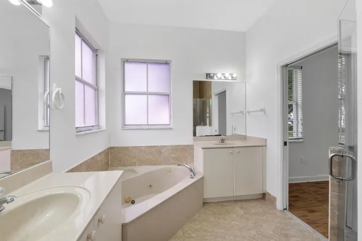 8911 NW 178th Ln_017