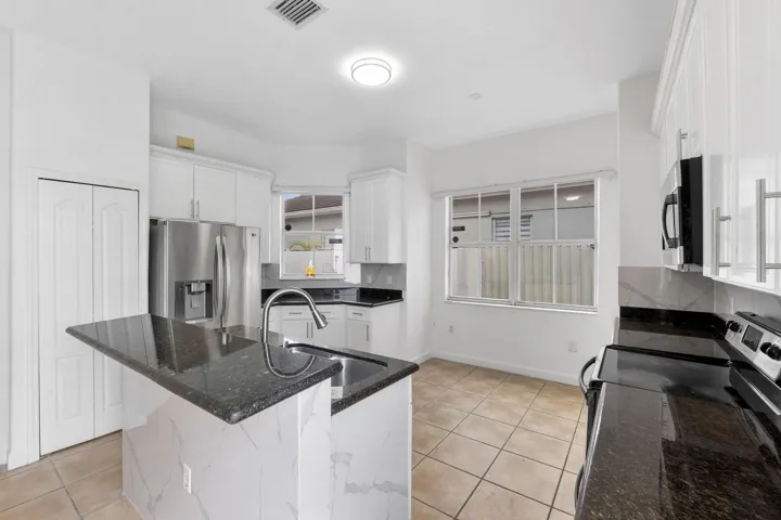 8911 NW 178th Ln_025