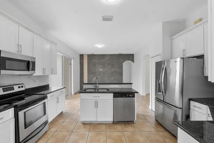 8911 NW 178th Ln_026