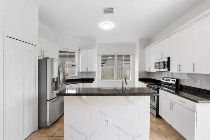 8911 NW 178th Ln_024