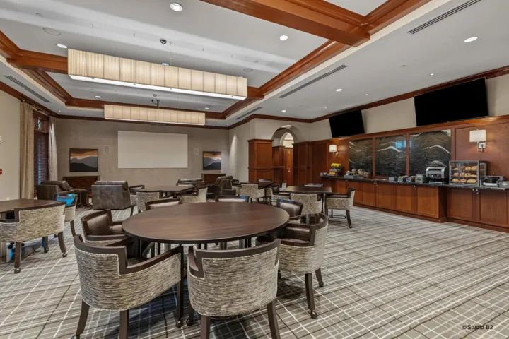 Woodfield Men's Golf Locker Room