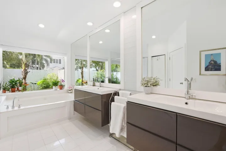 4-web-or-mls-5742_Saint_Annes_Way_07641