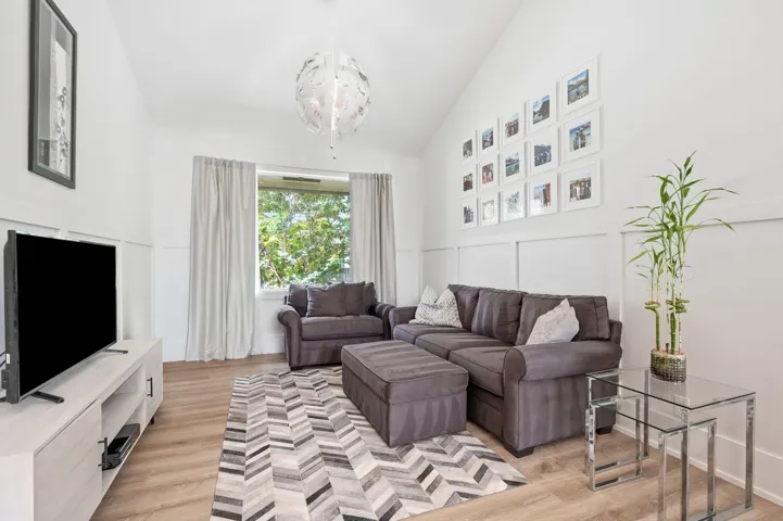 20-web-or-mls-5742_Saint_Annes_Way_07686