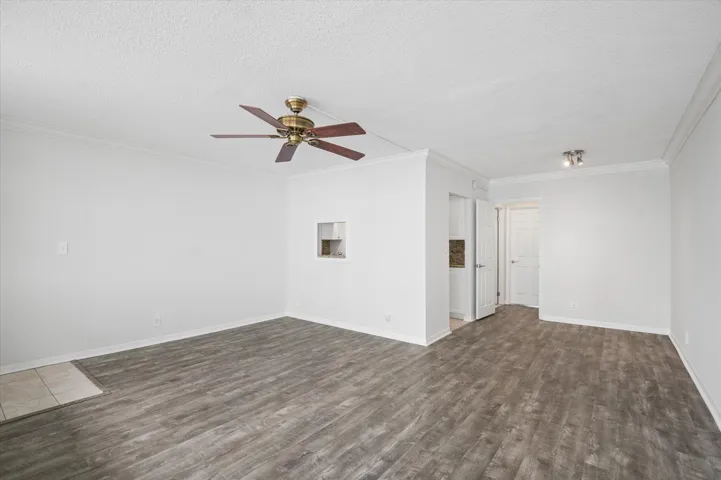 02-Carbonara-101 N Birch Rd #503-2