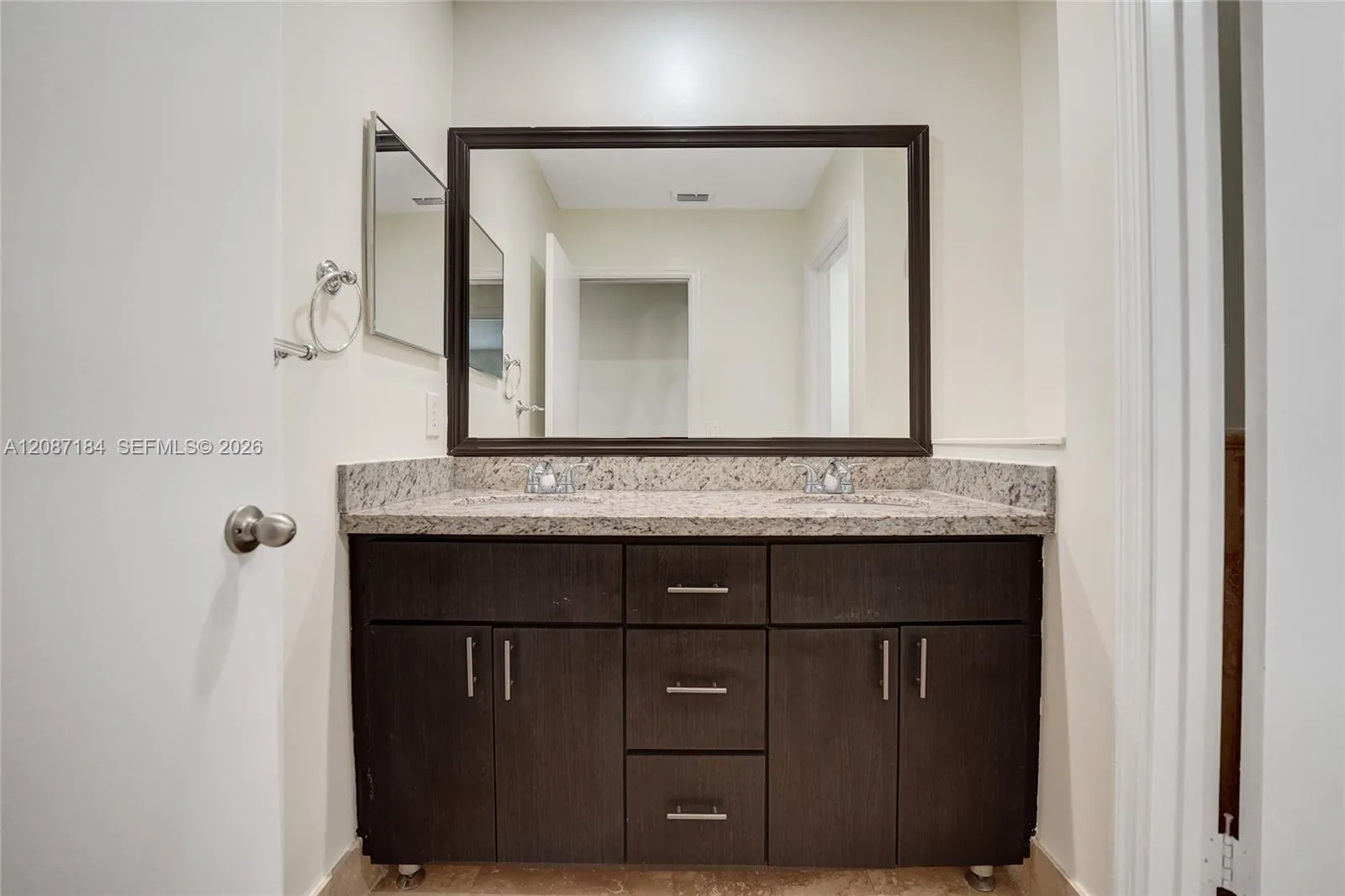 Photo 76 Photo 76