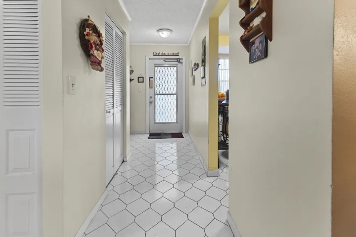 Foyer / Entry Way