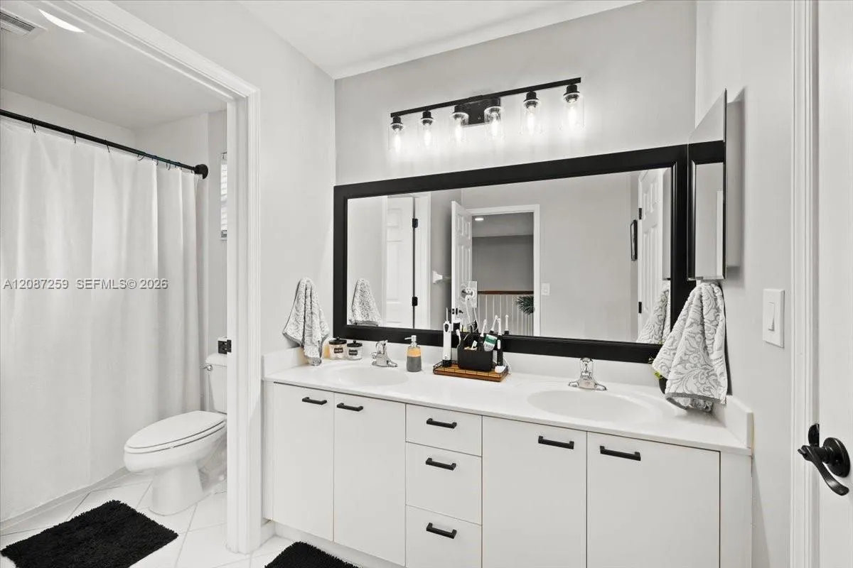 2nd bathroom