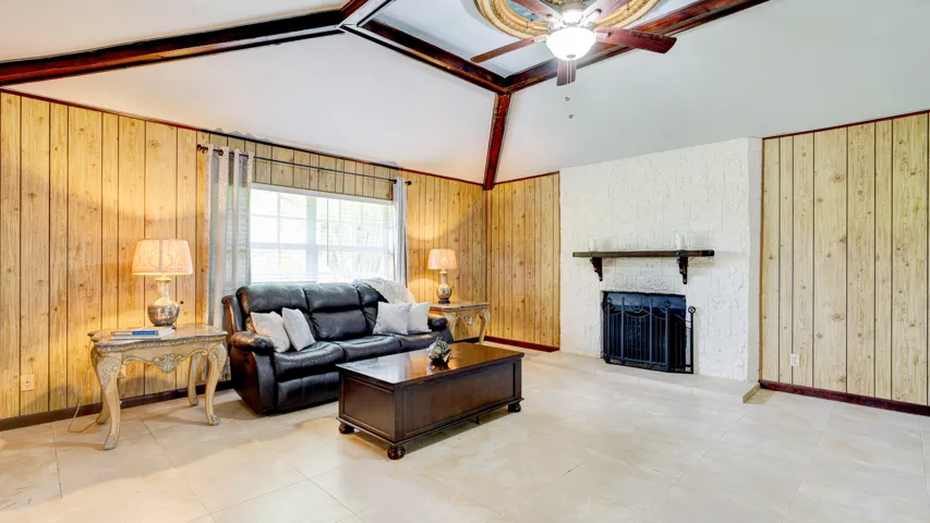 1616_E_Rd_Loxahatchee_FL_susamma-91