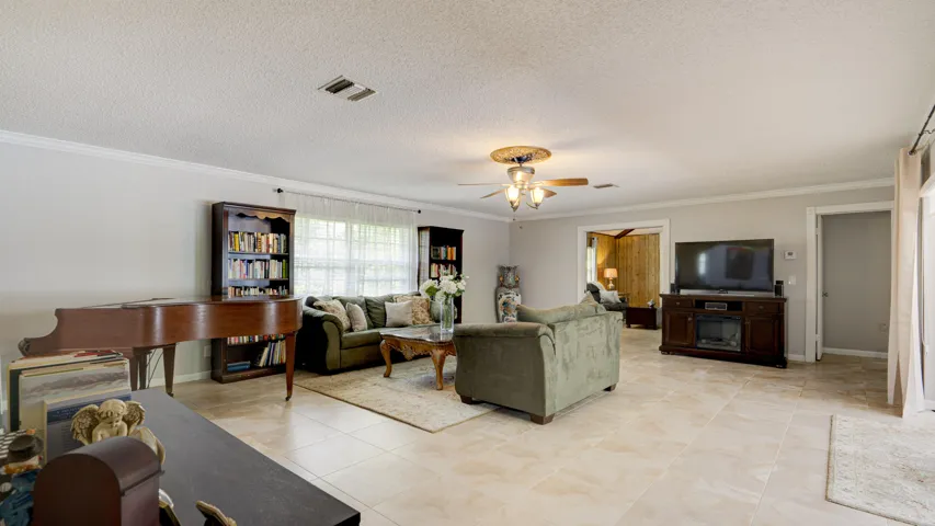 1616_E_Rd_Loxahatchee_FL_susamma-87