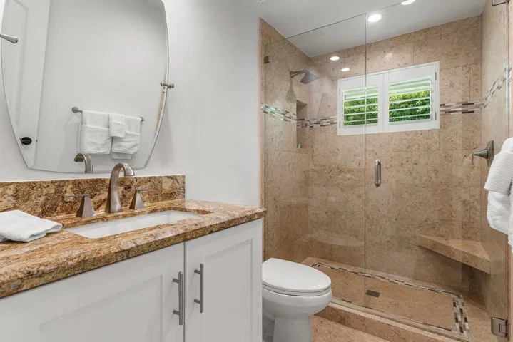 Full Hall Bath
