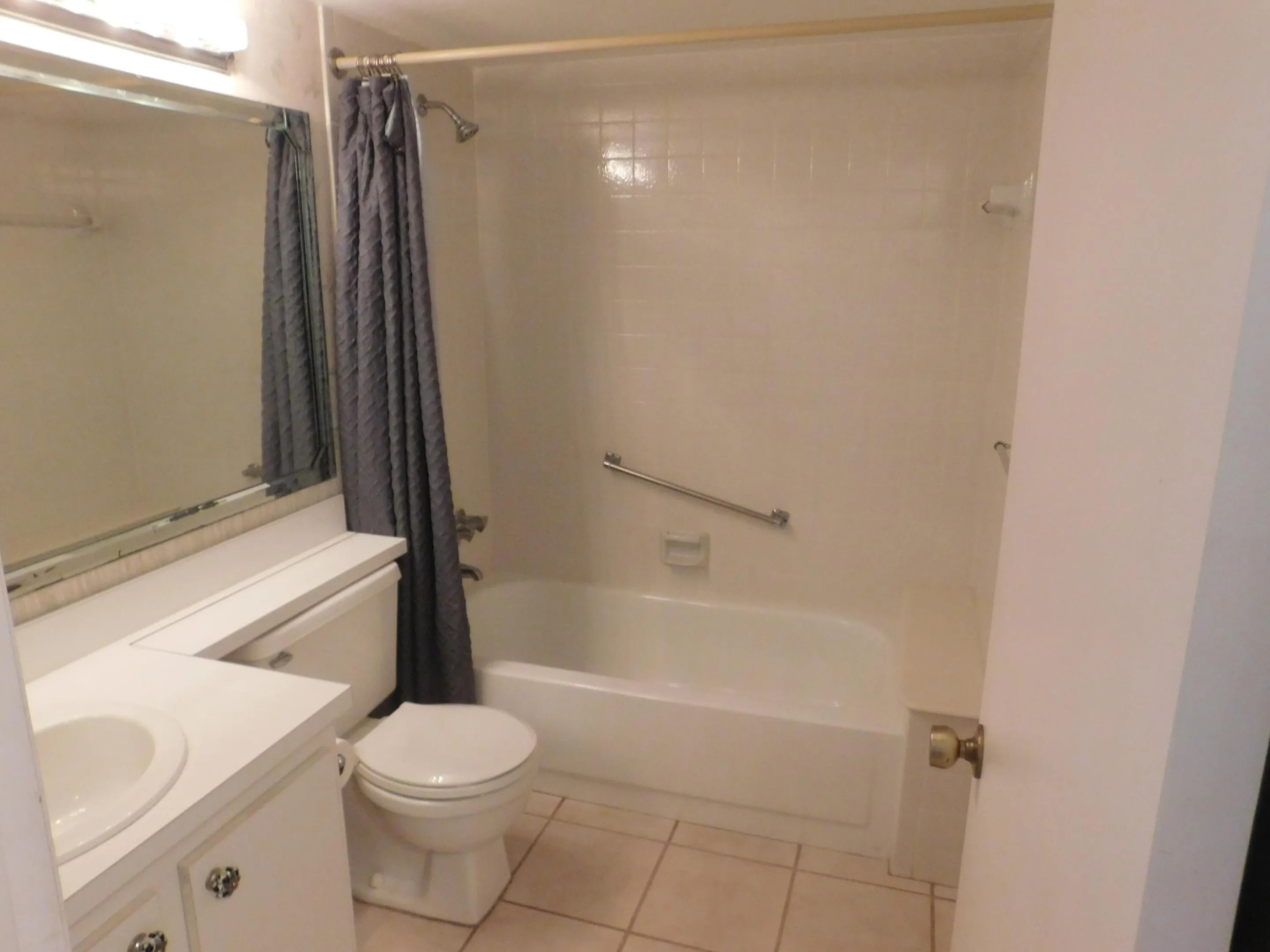 627 SEA PINE WAY - GUEST BATHROOM