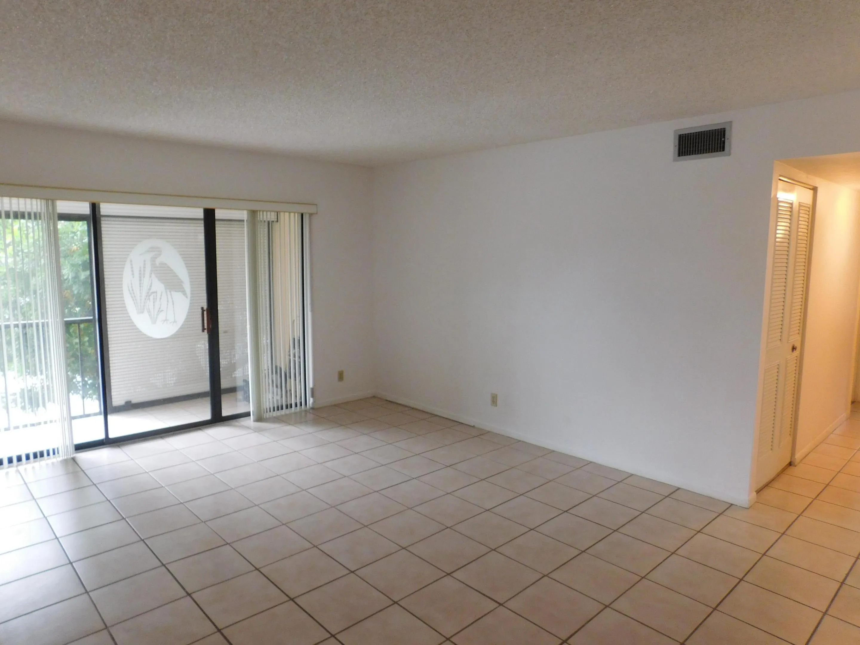 627 SEA PINE WAY - LIVING1