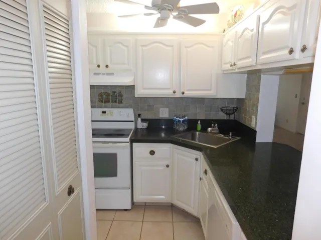 627 SEA PINE WAY - KITCHEN1