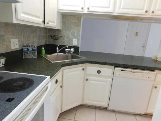 627 SEA PINE WAY - KITCHEN 3