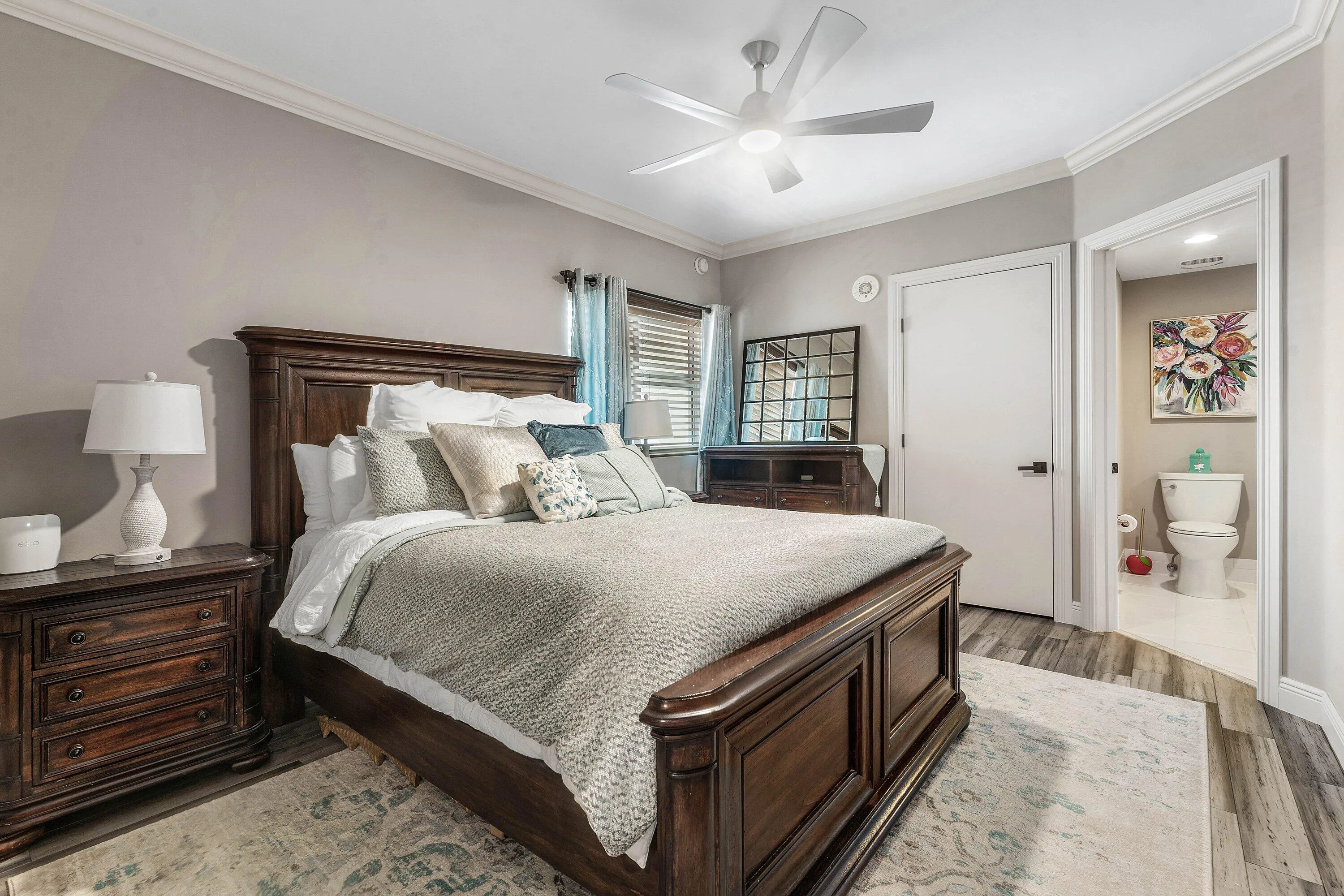 Guest Suite w Ensuite Bath