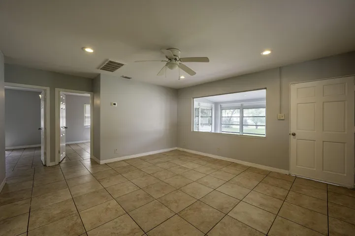 8-web-or-mls-5136_Main Room-3