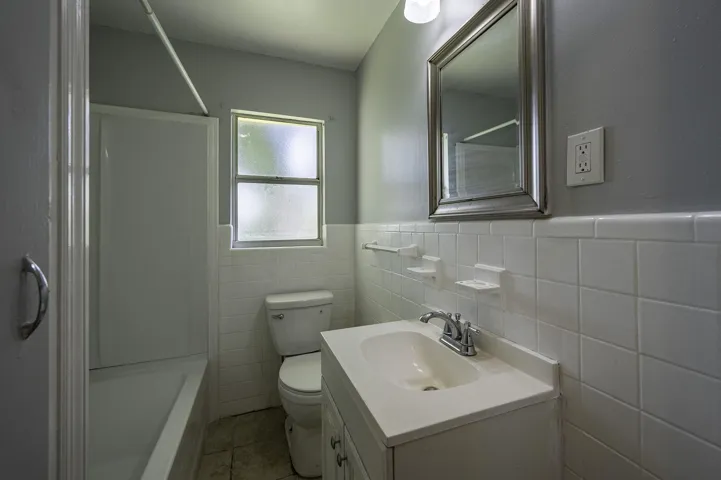 19-web-or-mls-5136_Bathroom-1